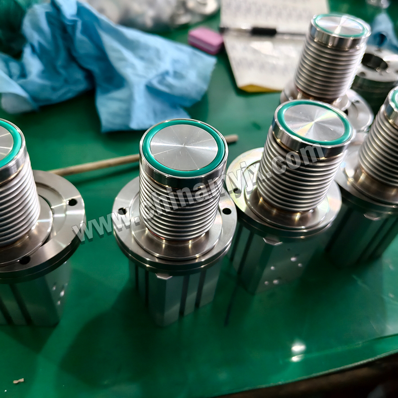 Pneumatic Right Angle High Vacuum Angle Valve KF Flange Stainless Steel Vacuum Baffle Valve for Vacuum System