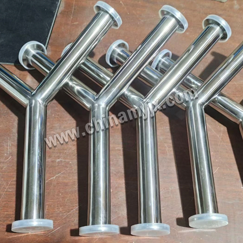 Clamp-style Y-tee for the food and beverage industry