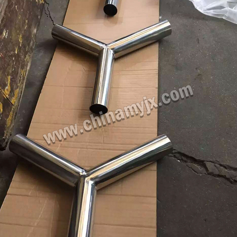 Clamp-style Y-tee for the food and beverage industry