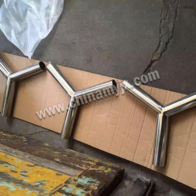 Clamp-style Y-tee for the food and beverage industry